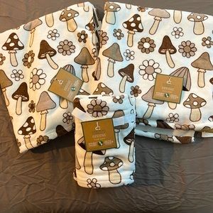 🍄Deborah Connolly matching mushroom towel and hand towel set🍄